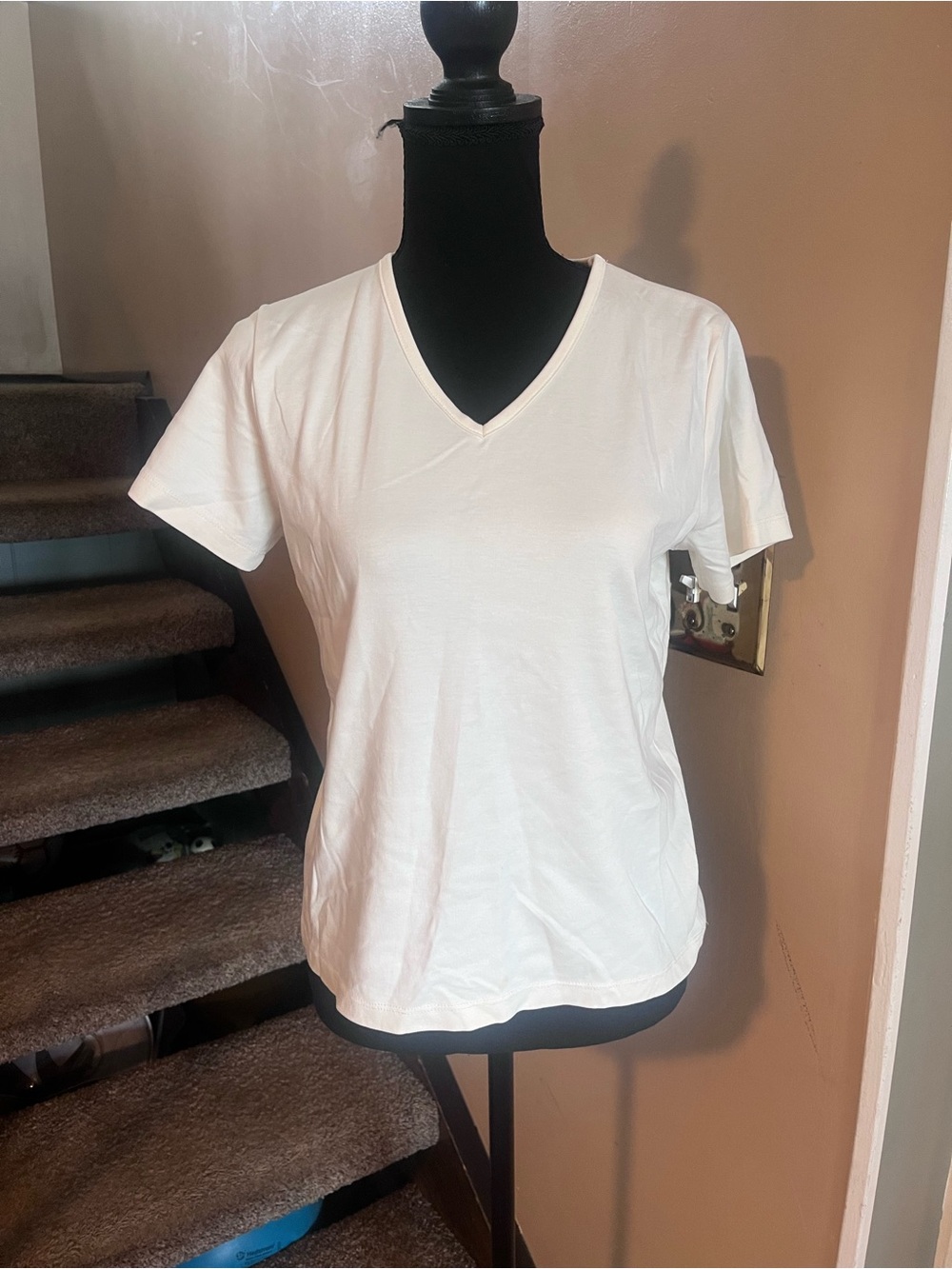 L.L. Bean Women’s White V-Neck Short Sleeve 100% Supima Cotton T-Shirt size XS